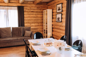 Domki nad jeziorem - Farma Wolnej Chwili salon