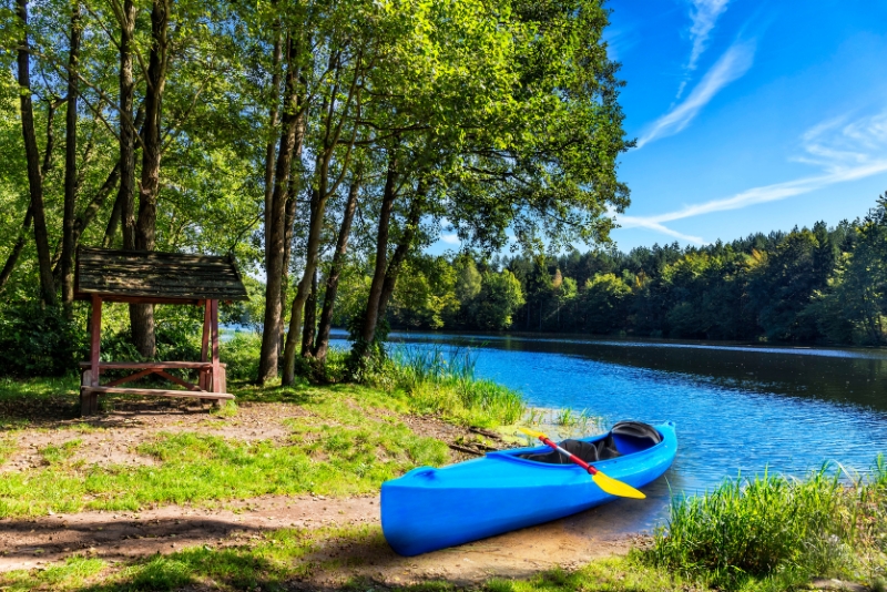 Weekend w domku nad jeziorem - idealne miejsce na odpoczynek