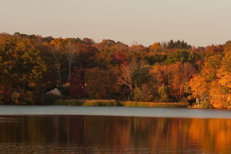 jesień i weekend nad jeziorem